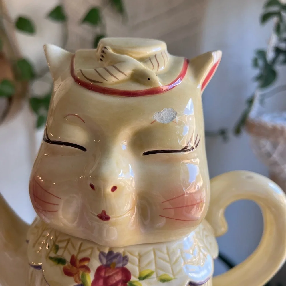 Vintage Puss ’n Boots Cat Teapot – Tea Time Classics by Jomaz – 9” Tall
